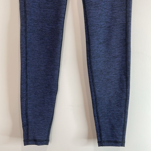 Old Navy Active Go-Dry Micro Striped Leggings Lost at Sea Blue Black Mid Rise M - Picture 4 of 11